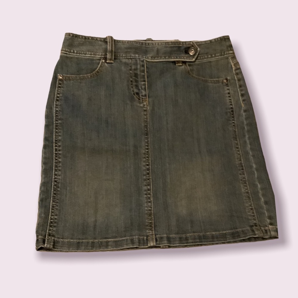 🌞 Ann Taylor petites women’s denim skirt, size 2P. Measurements W 28 L 18